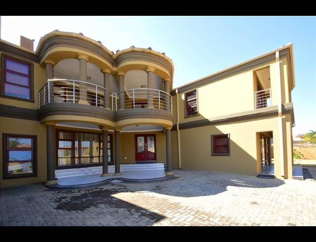 6 BEDROOM CLUSTER FOR SALE IN SUMMERSET